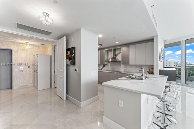 Building Photo - 5959 Collins Ave
