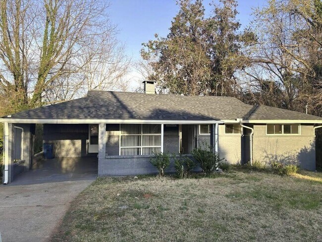 Building Photo - 3443 Hyland Dr