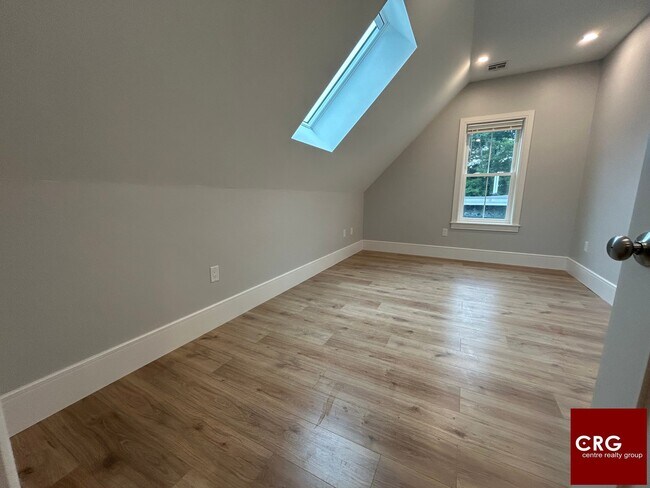 Building Photo - 124 Kenrick St