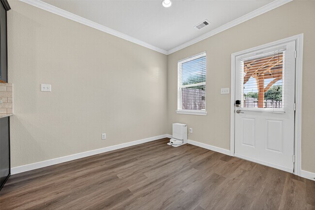 Building Photo - 6438 Haywards Crossing S Cir