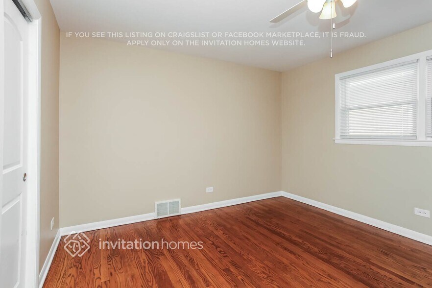 Building Photo - 9542 S Sacramento Ave