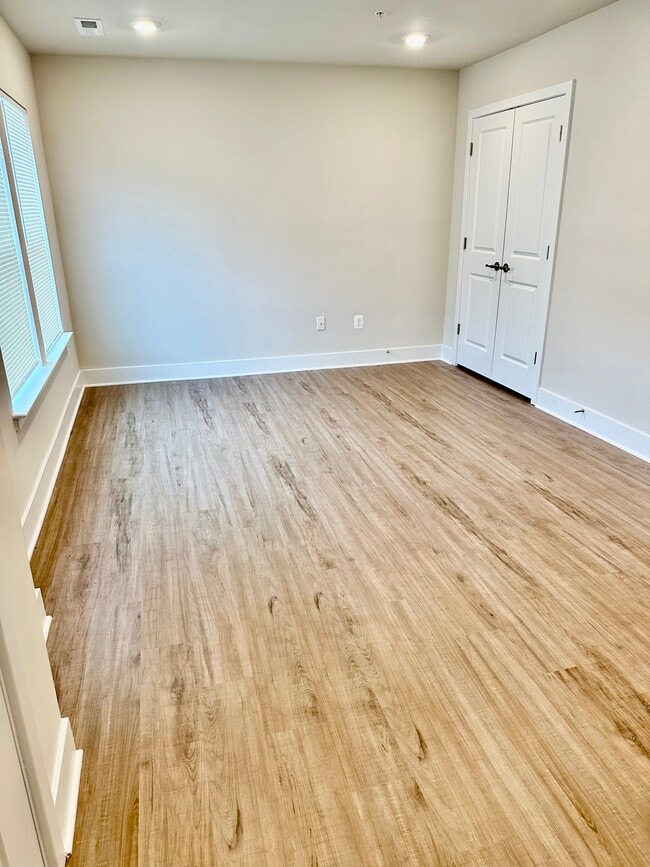 Building Photo - 828 Teacher Mitchell Rd