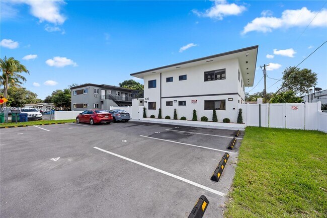 Building Photo - 630 NE 166th St