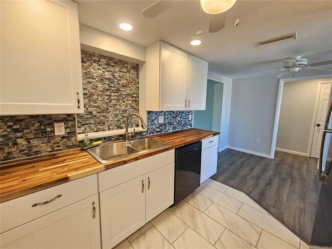 Building Photo - 8229 Cypress Rd