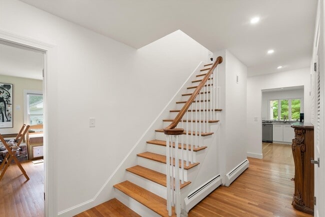 Building Photo - 6 Hickory Hill Rd