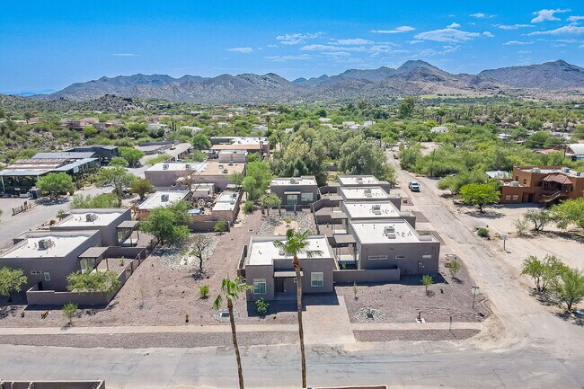 Building Photo - Downtown Cave Creek Patio Homes!