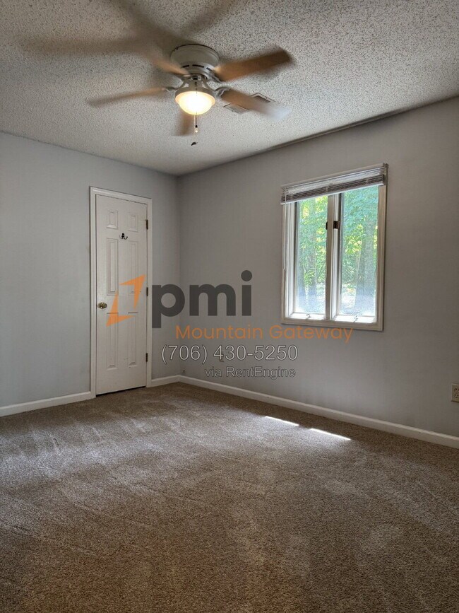 Building Photo - 82 Primrose Dr