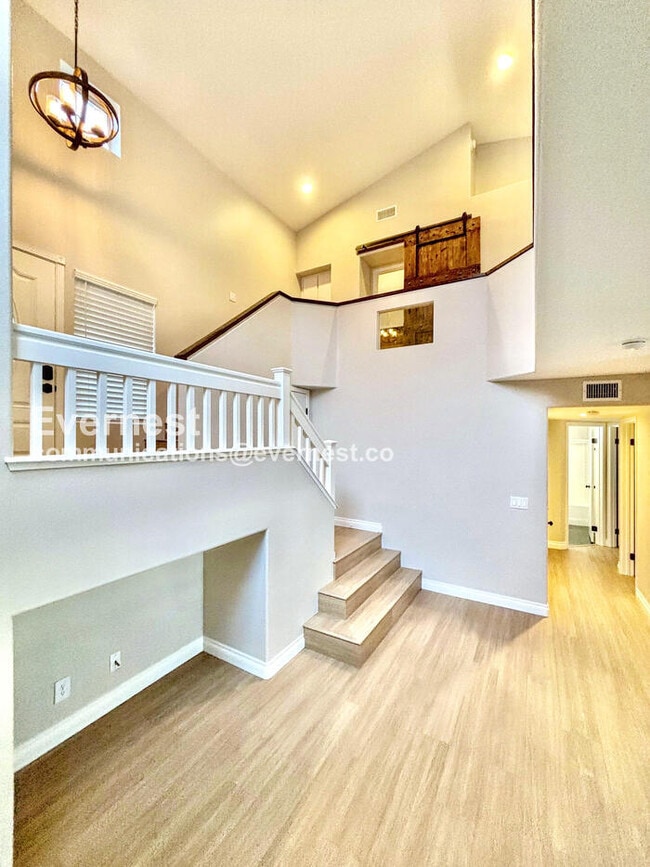 Building Photo - 9 Vía Espiritu