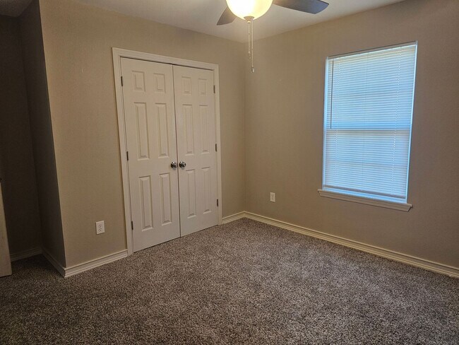 Building Photo - Beautiful 3 Bed 2 Bath Home on 2.5 Acres f...