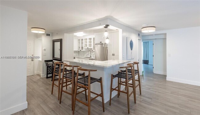 Building Photo - 6061 Collins Ave