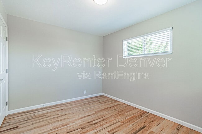Building Photo - 3730 W Saratoga Ave