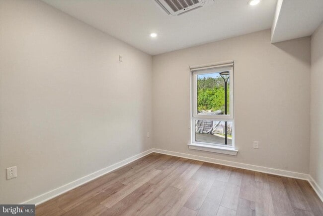 Building Photo - 3449 Scotts Ln