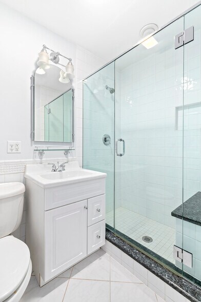 Building Photo - 403 Marlborough St