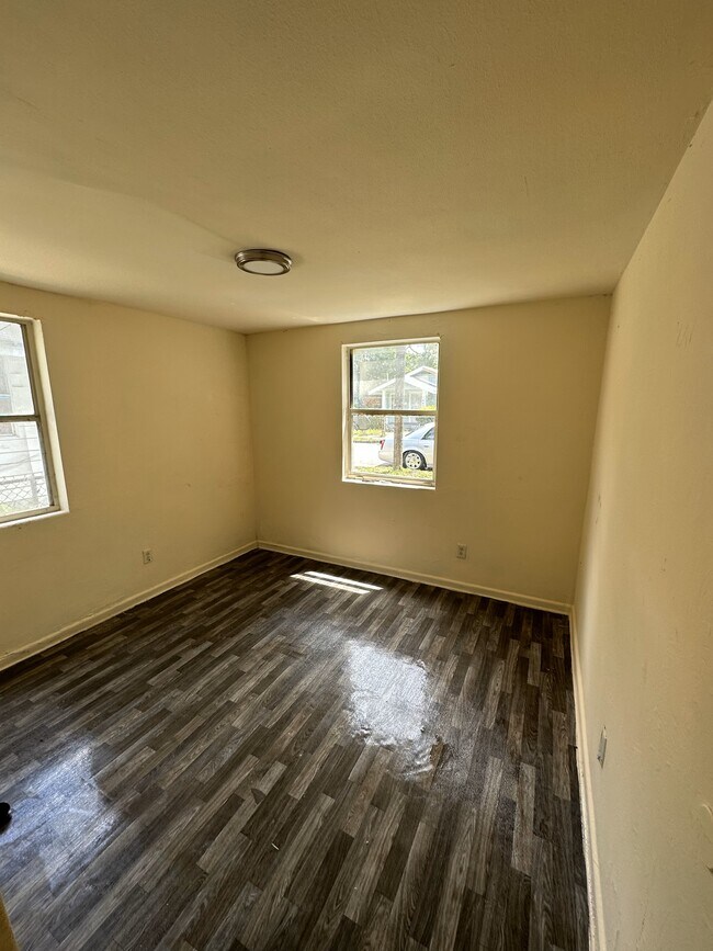 Building Photo - 1439 Grothe St