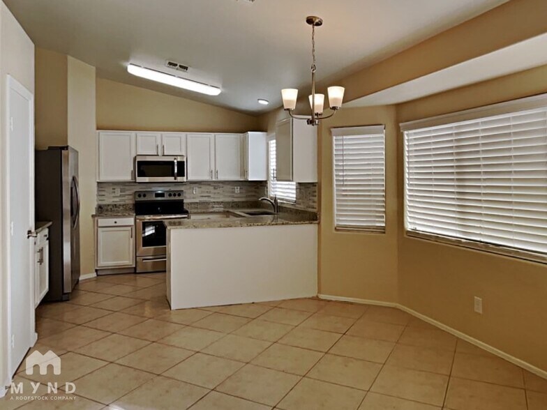 Building Photo - 8520 W Palm Ln