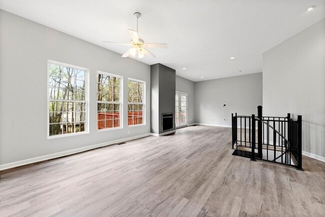 Building Photo - 880 Melody Ln