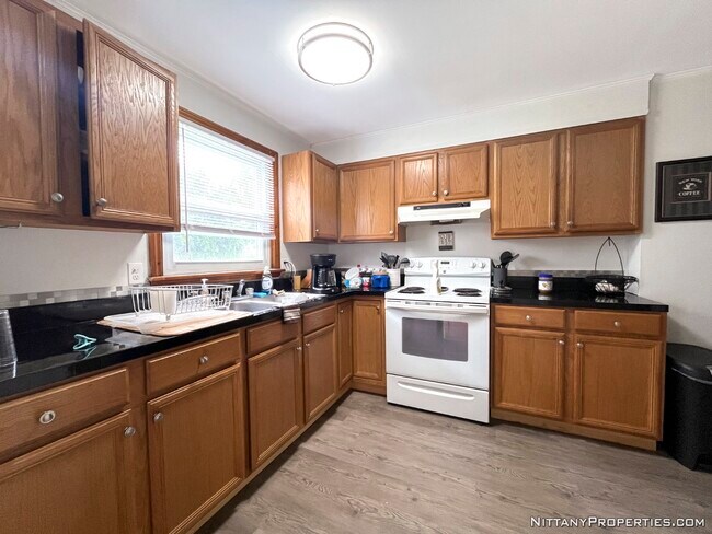 Building Photo - 120 Crestmont Ave