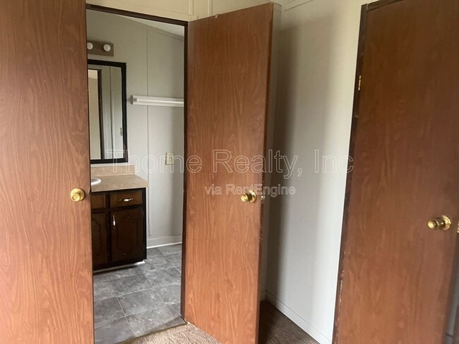 Building Photo - 81 Matts Ln