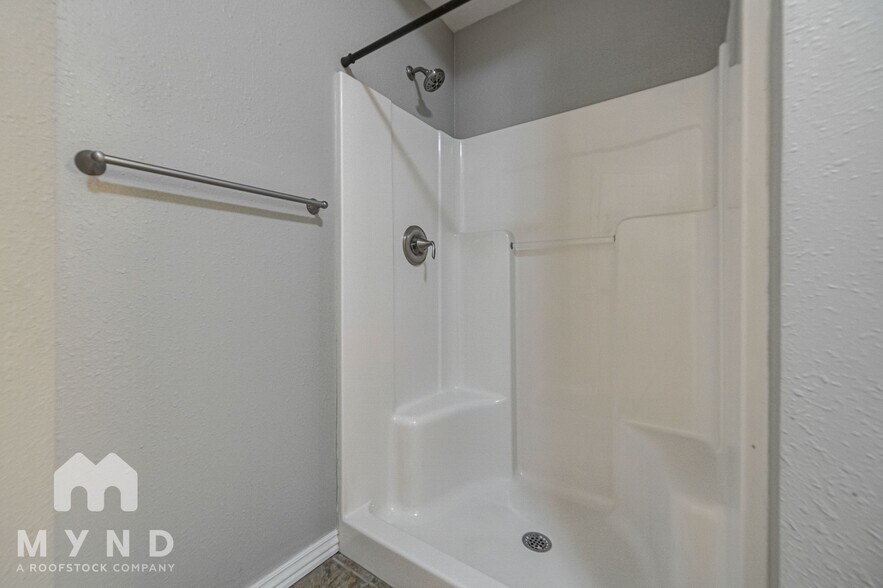 Building Photo - 120 N Peach Brook