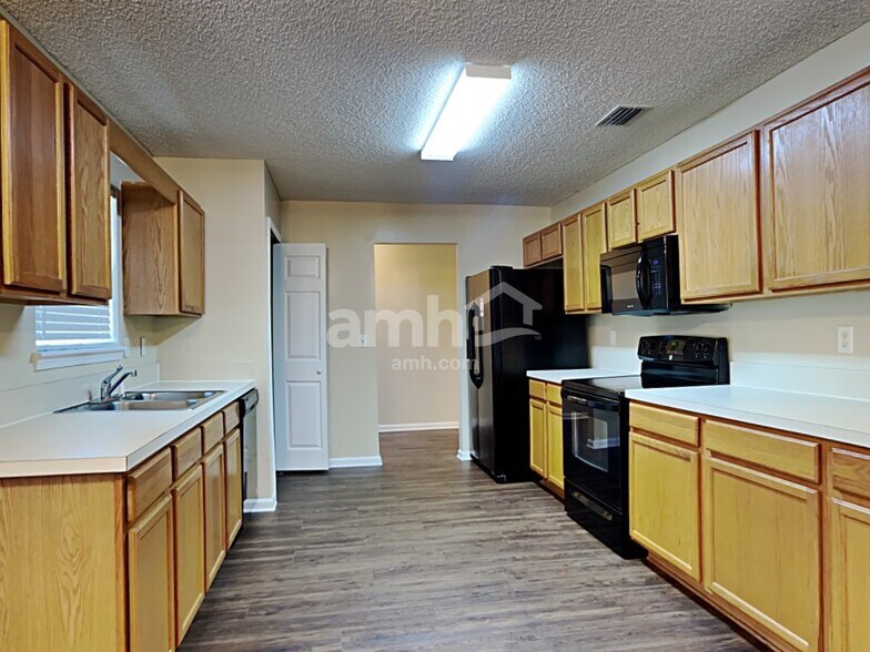 Building Photo - 2562 Glenfield Dr