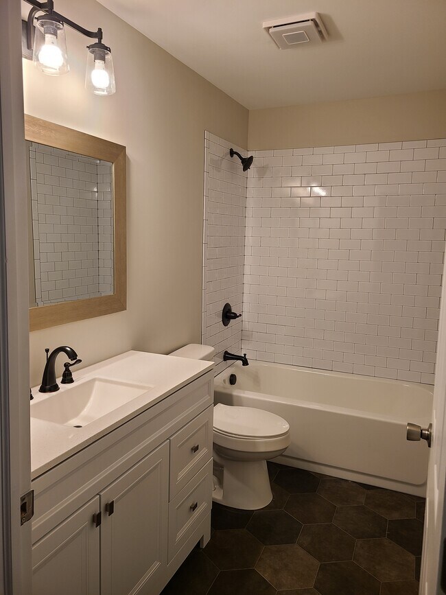 Building Photo - 1109 S Champion Ave