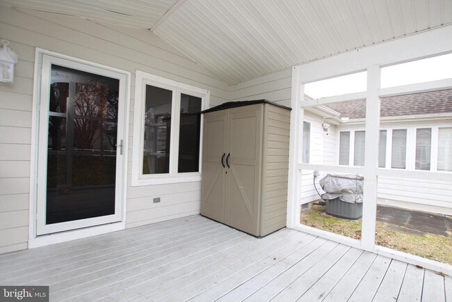 Building Photo - 117 Lakeside Dr