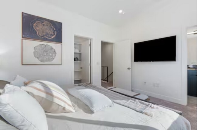 Building Photo - 772 W 300 N