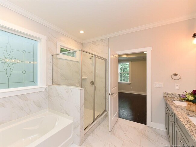 Building Photo - 723 Lindley Dr