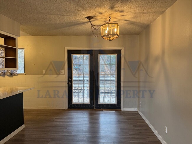 Building Photo - 3 Bedroom Home