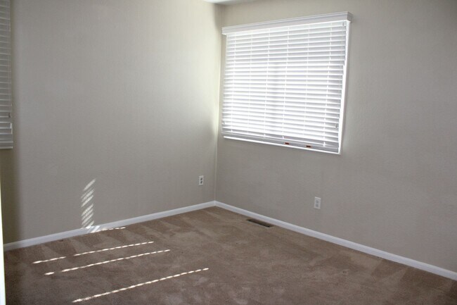 Building Photo - Beautiful 4 Bedroom Home in Midtown Fort C...