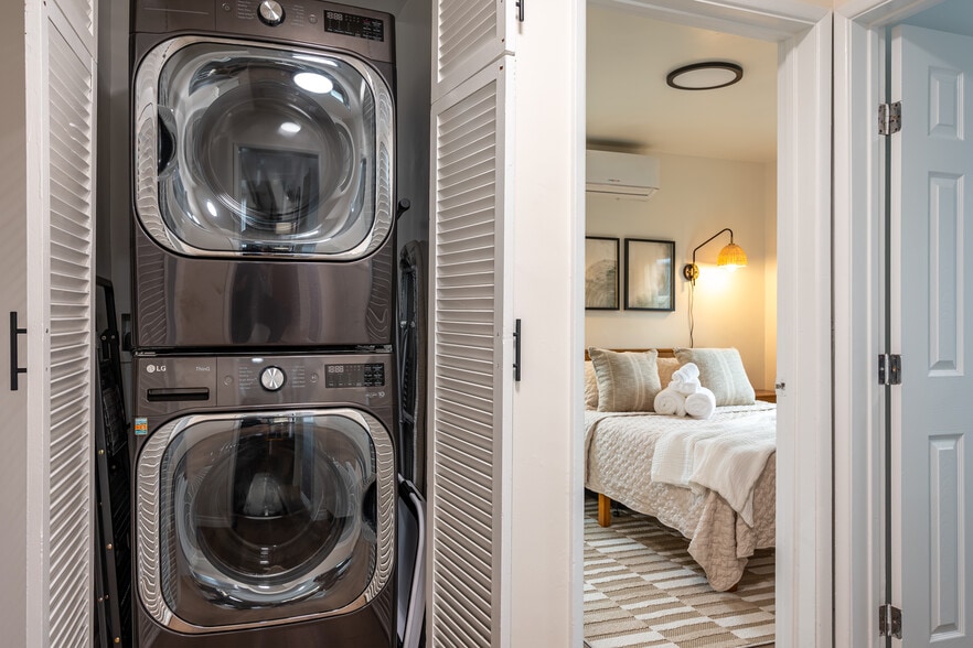 In home Washer & Dryer - 4746 W 159th St