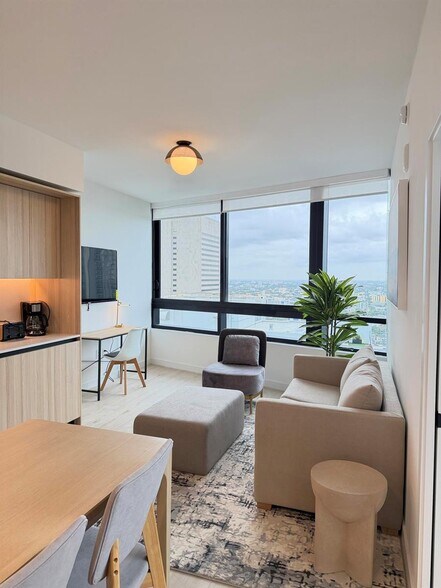 Building Photo - 225 N Miami Ave