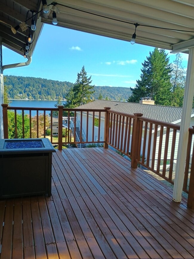 Building Photo - Elegant Home with Captivating Sound Views
