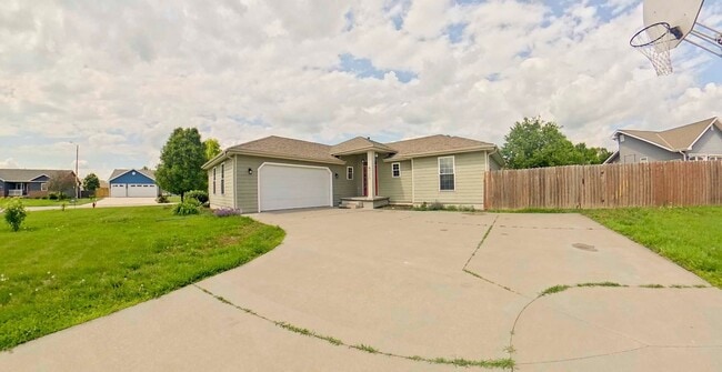 Building Photo - Fenced In Yard + Patio + Pet Friendly + Stainless Steel Appliances + Granite Countertops! Availab...