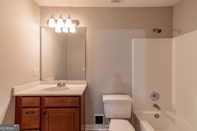 Building Photo - 705 Oxford Crest Ct NW