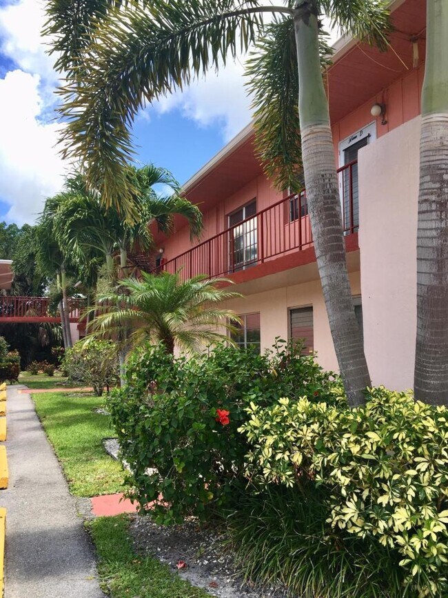 Building Photo - 9 Golfs Edge