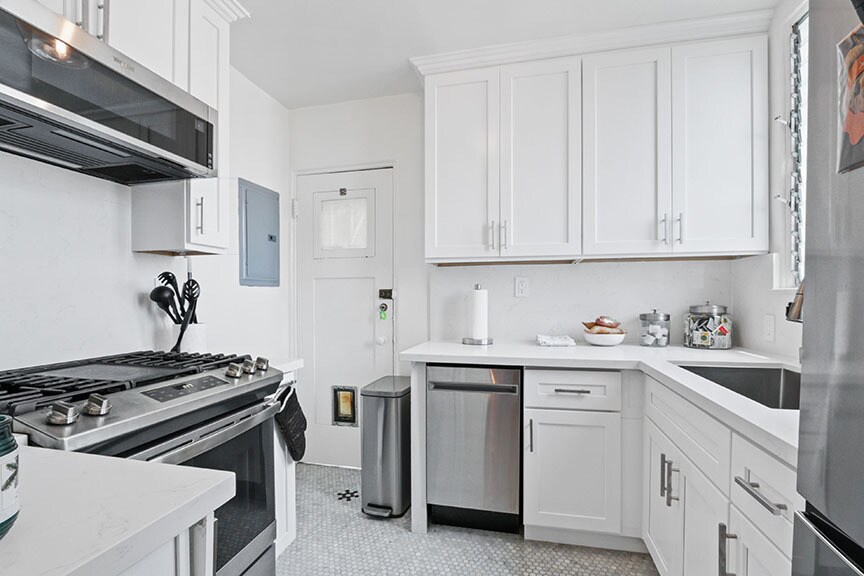 Kitchen - 8262 Fountain Ave
