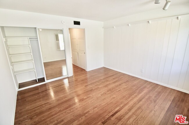 Building Photo - 23431 Clarendon St