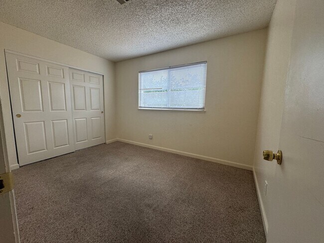 Building Photo - Beautiful Home in Great Neighborhood! Avai...