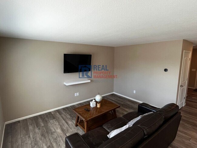 Building Photo - 3092 Cub Lake Dr