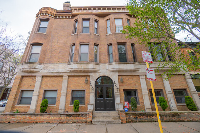 Primary Photo - 2057 N Seminary Ave