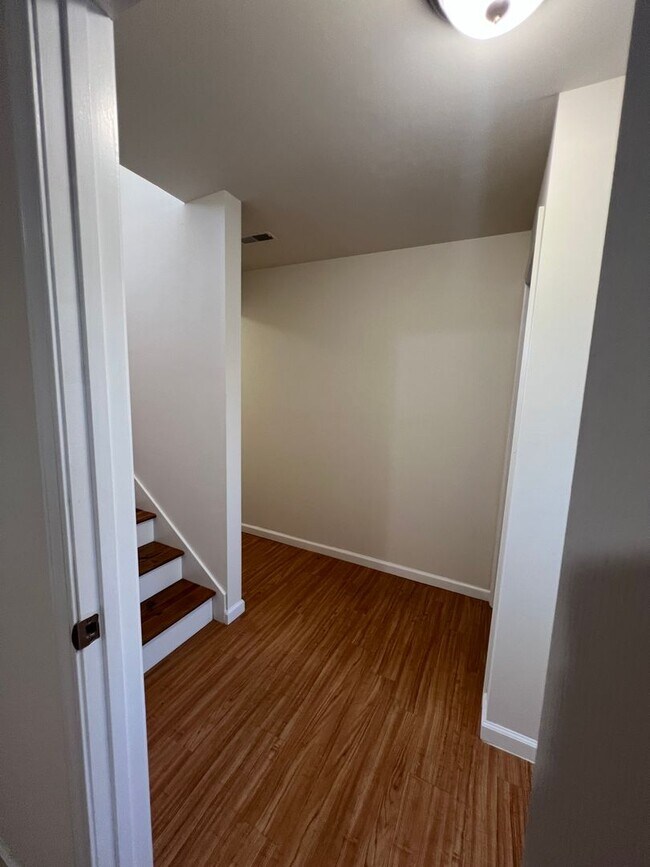 Building Photo - 3 Bedroom 2 bath 2 car garage house