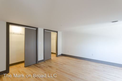 Building Photo - 300 E Broad St