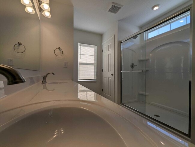 Building Photo - 8210 Daylily Dr