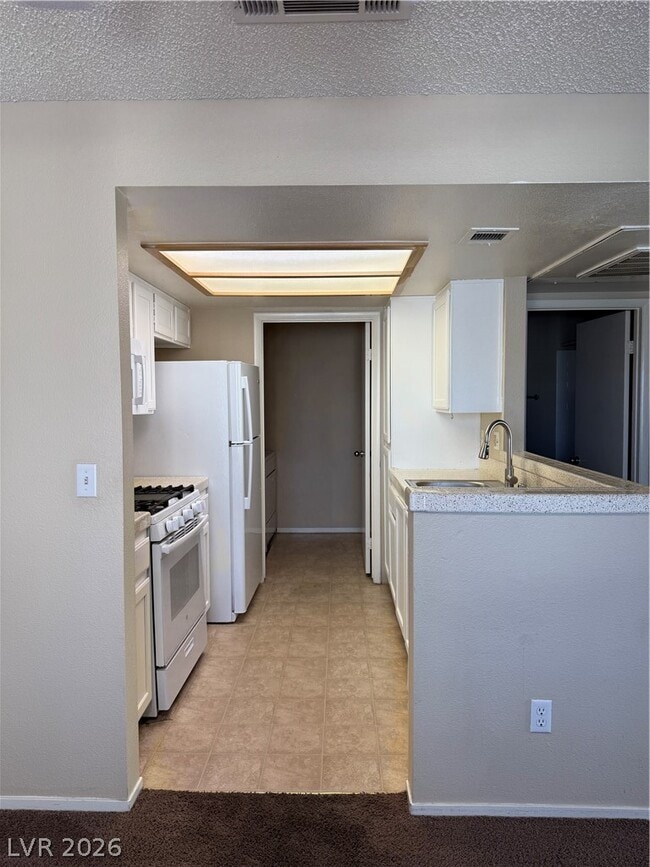 Building Photo - 7100 W Pirates Cove Rd