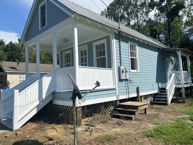Building Photo - Beautiful 2/1 Cottage in Bay St. Louis, MS