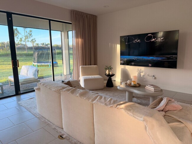 Building Photo - 32683 Tamarind Grv Ln