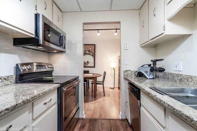 Building Photo - 3222 Sanders Rd