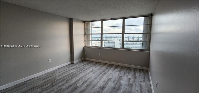 Building Photo - 18021 Biscayne Blvd