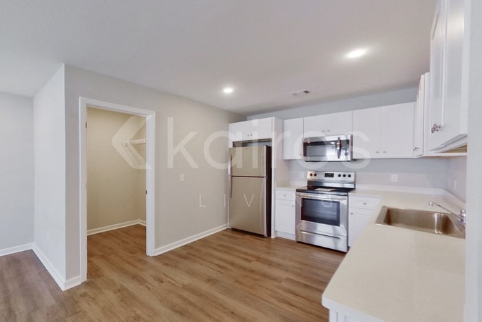 Building Photo - 122 Cottage Grove Rd